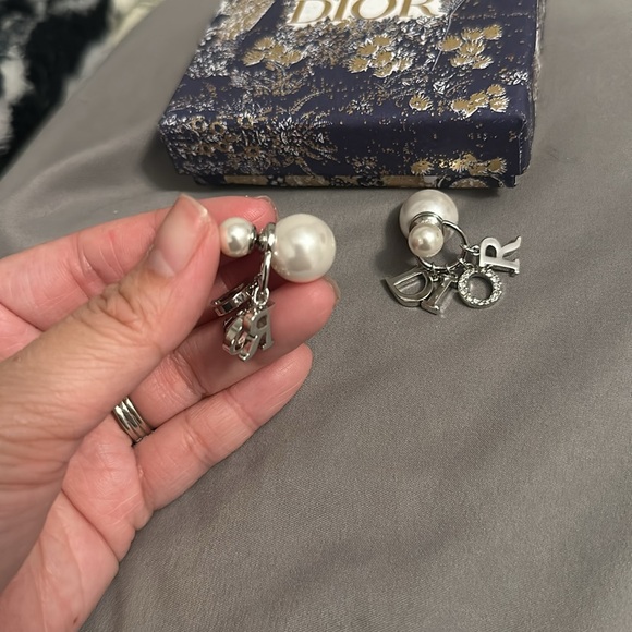 Cute Stud Dior Dangling Earrings - Picture 5 of 6